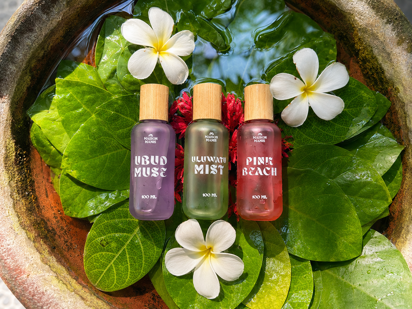 Ubud Muse, Uluwatu Mist en Pink Beach tussen bladeren en frangipanibloemen